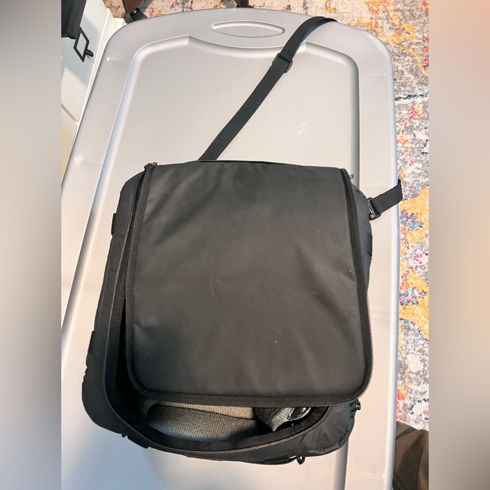 Peak Design Black Medium  Cube Camera Bag